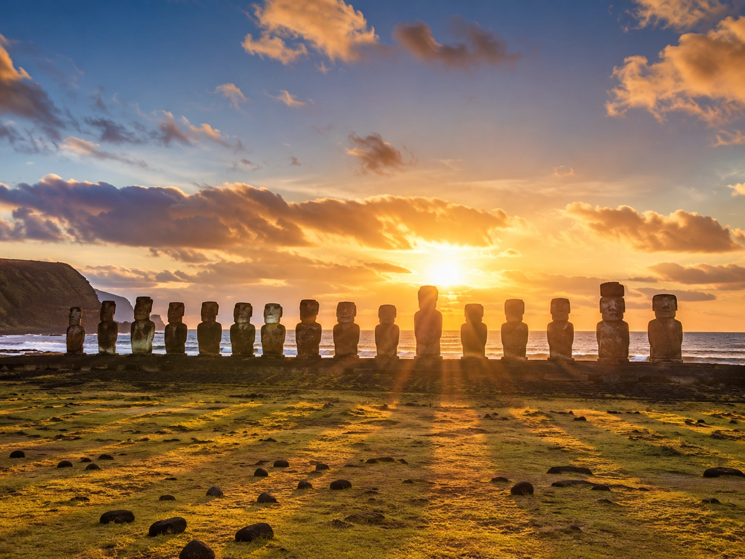 1785801178679528.webp 復活島Ahu Tongariki日出.webp